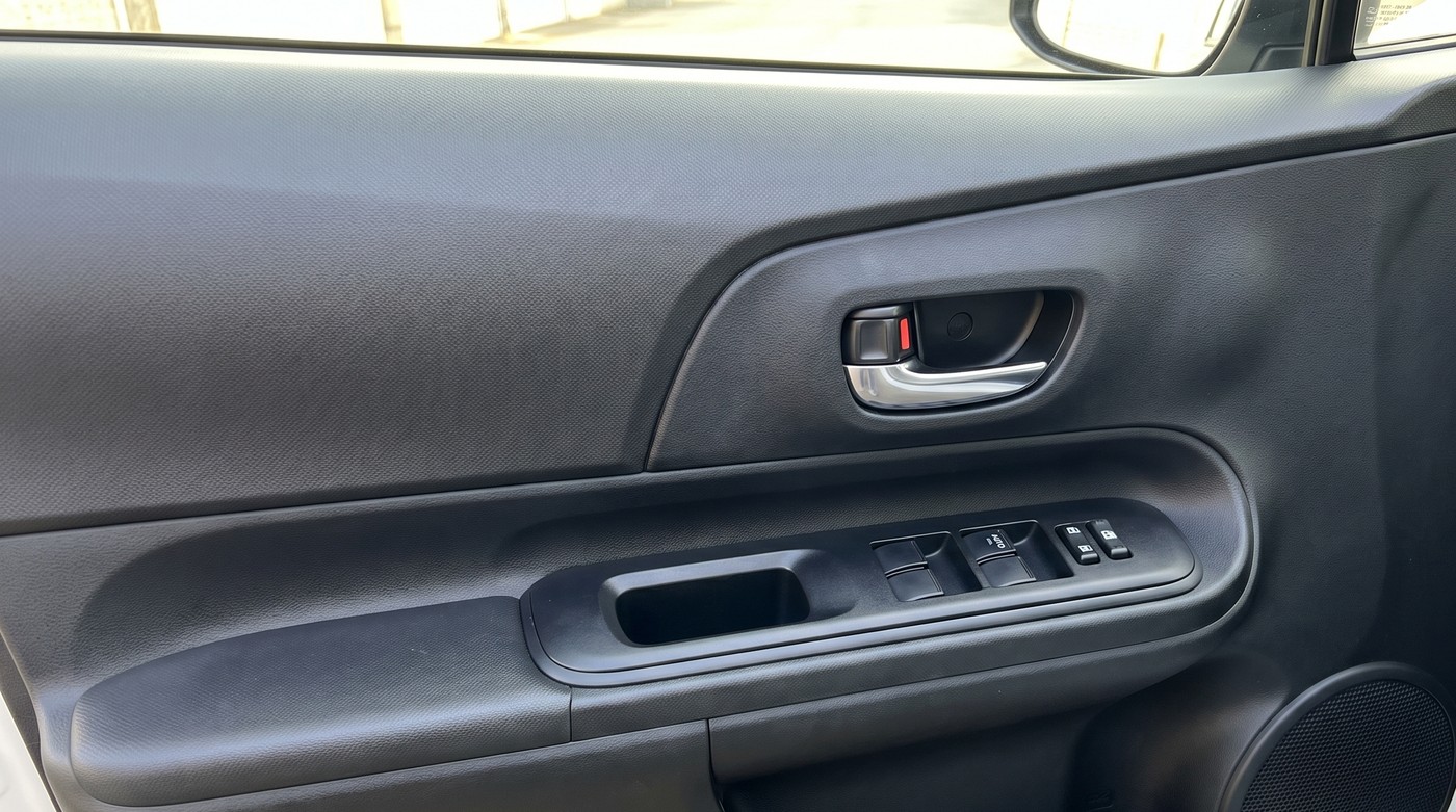 アクア NHP10 パワーウィンドウスイッチ 参考展開図